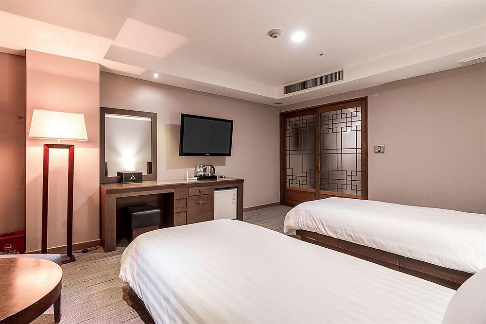 New Hilltop Hotel Seoul Exterior foto