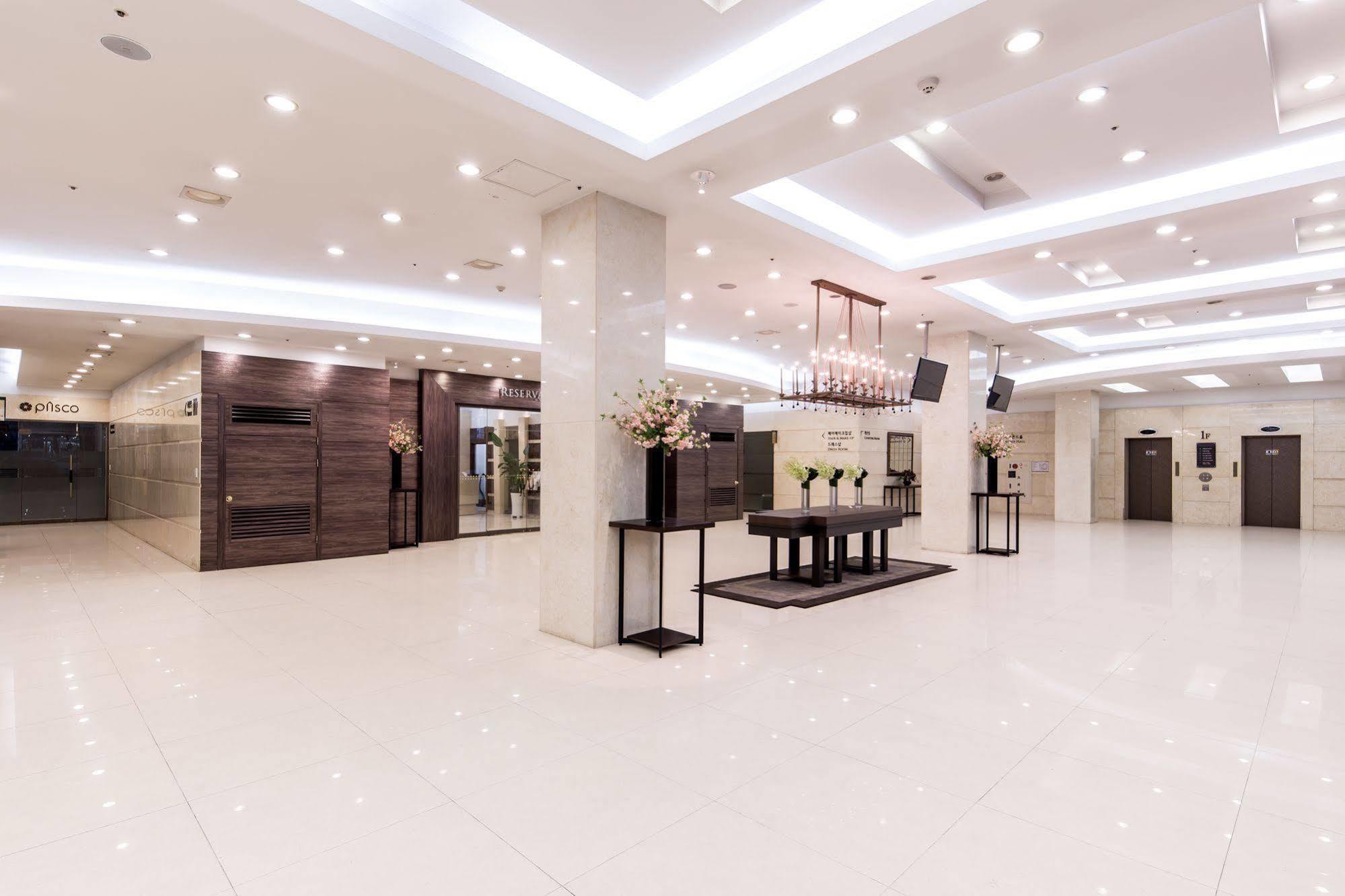 New Hilltop Hotel Seoul Exterior foto