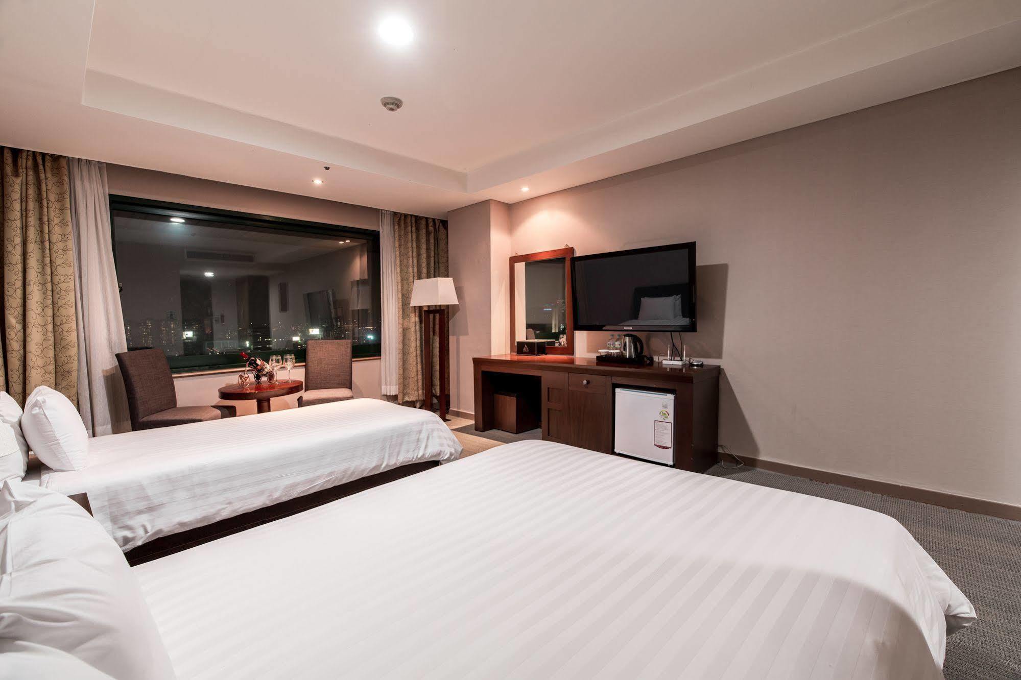 New Hilltop Hotel Seoul Exterior foto